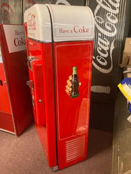 Vendo Coca-Cola 10-Cent vending Machine, rounded corners