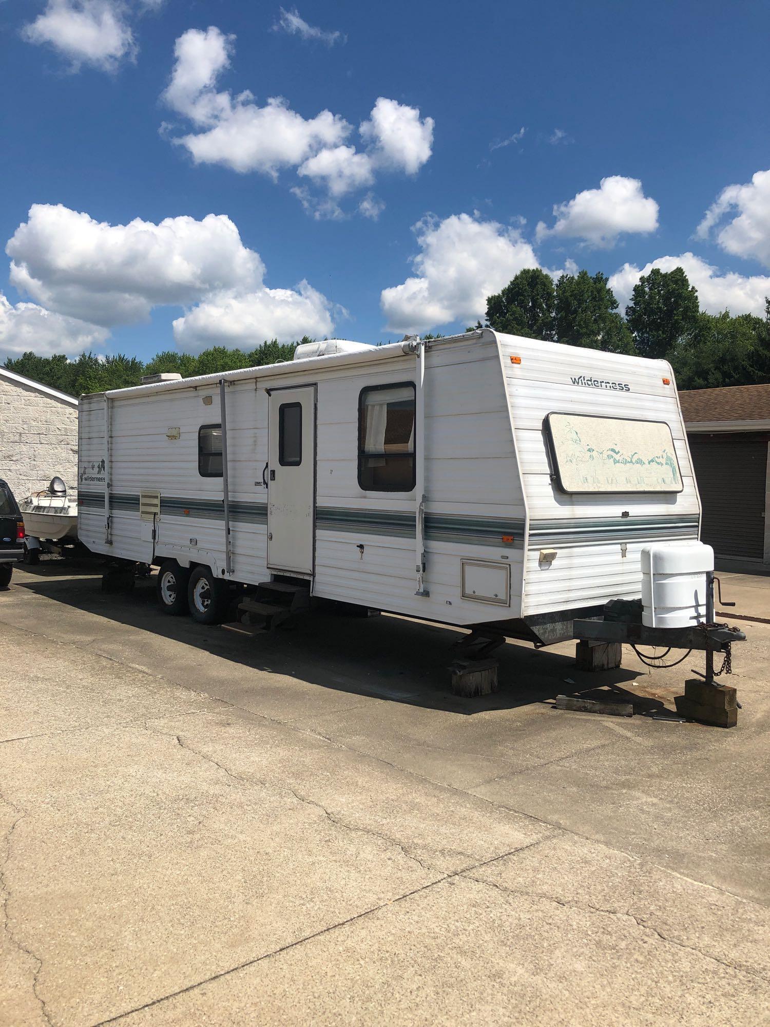 1996 31G Wilderness travel trailer.