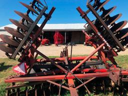 Good White 24' Rock flex wing disc with rear hitch & hyd