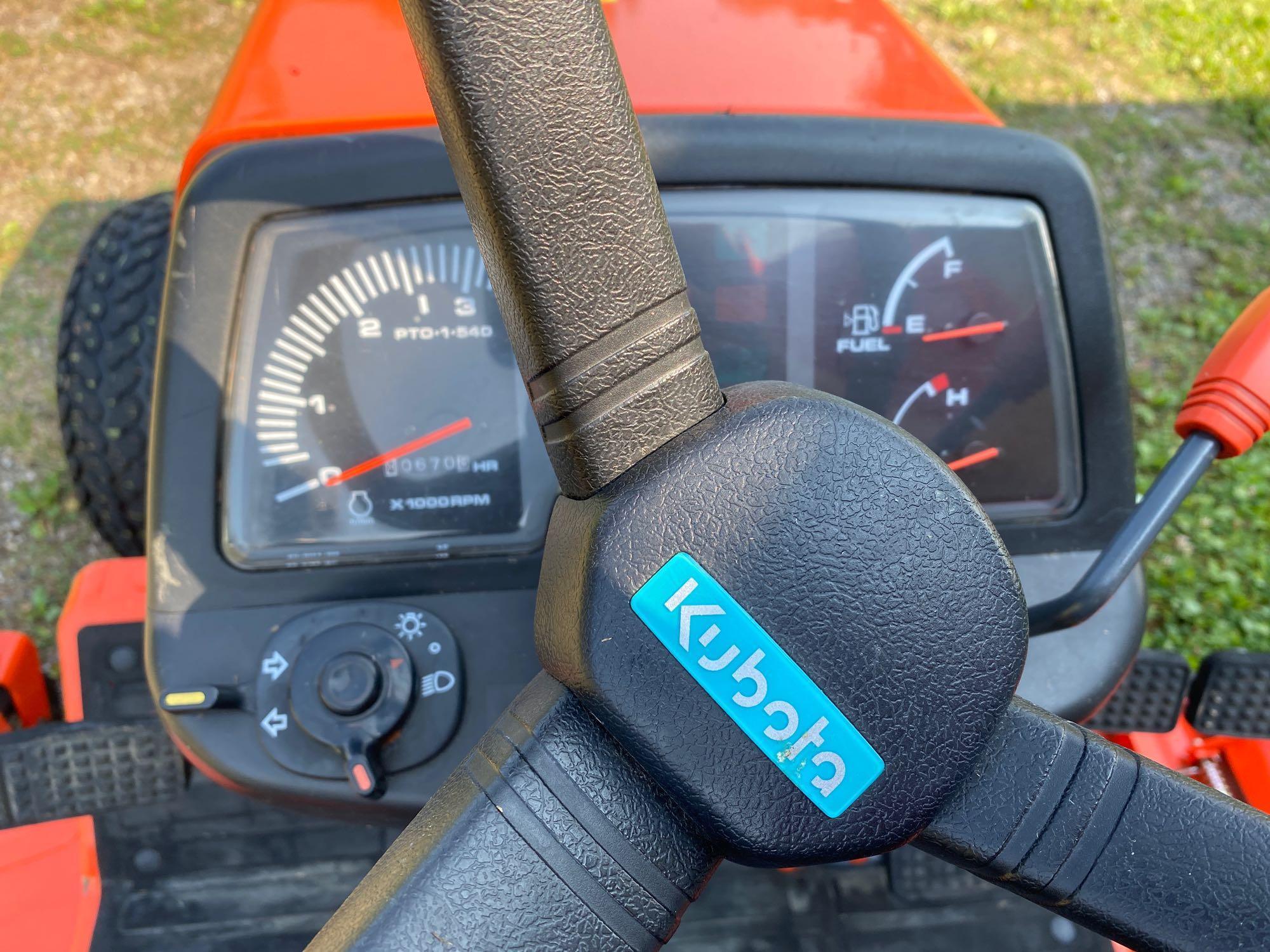 Kubota B7610 tractor - diesel - power steering