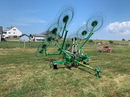 John Deere 702 Wheel Rake