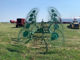 John Deere 702 Wheel Rake