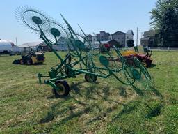 John Deere 702 Wheel Rake