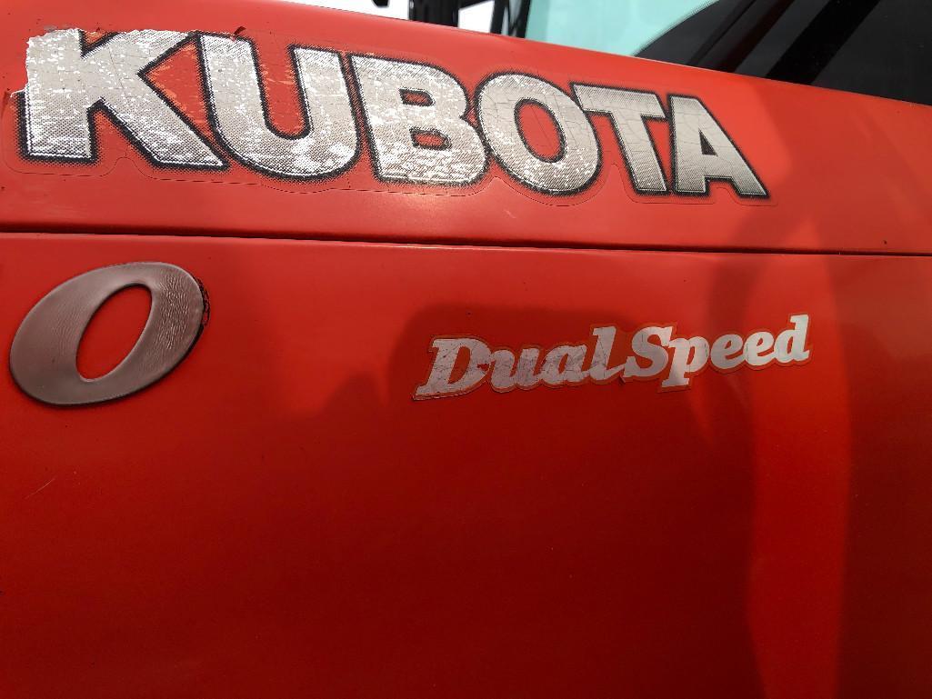 Kubota M9540 tractor full cab with Kubota LA1353 loader with QT mat. bucket