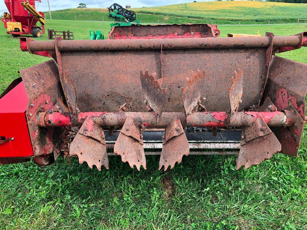 NH 145 manure spreader with slop gate single beater