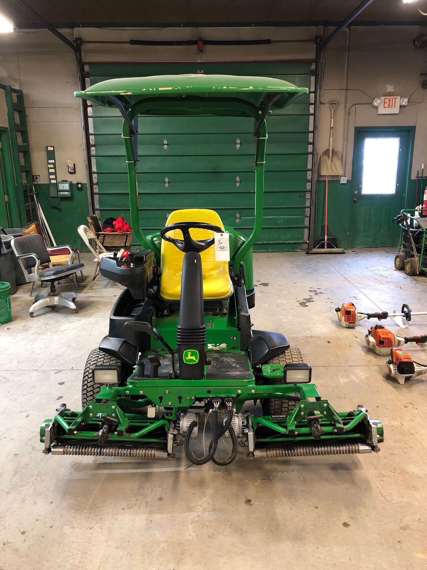 John Deere 2500E, Hybrid E-Cut, tee box mower, 4,943 hrs., liquid cooled gas, hydrostatic, 64" cut