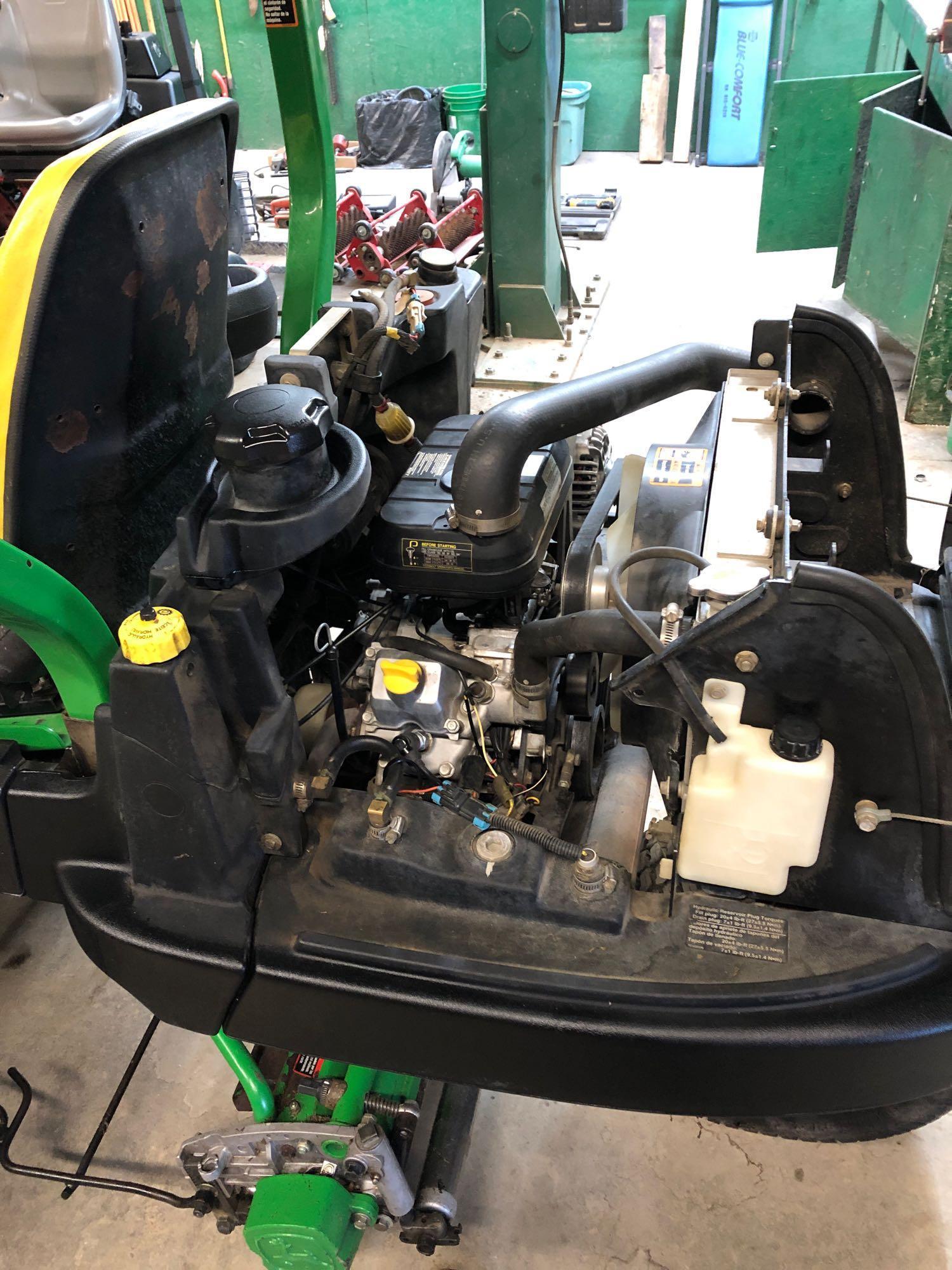 John Deere 2500E, Hybrid E-Cut, tee box mower, 4,943 hrs., liquid cooled gas, hydrostatic, 64" cut