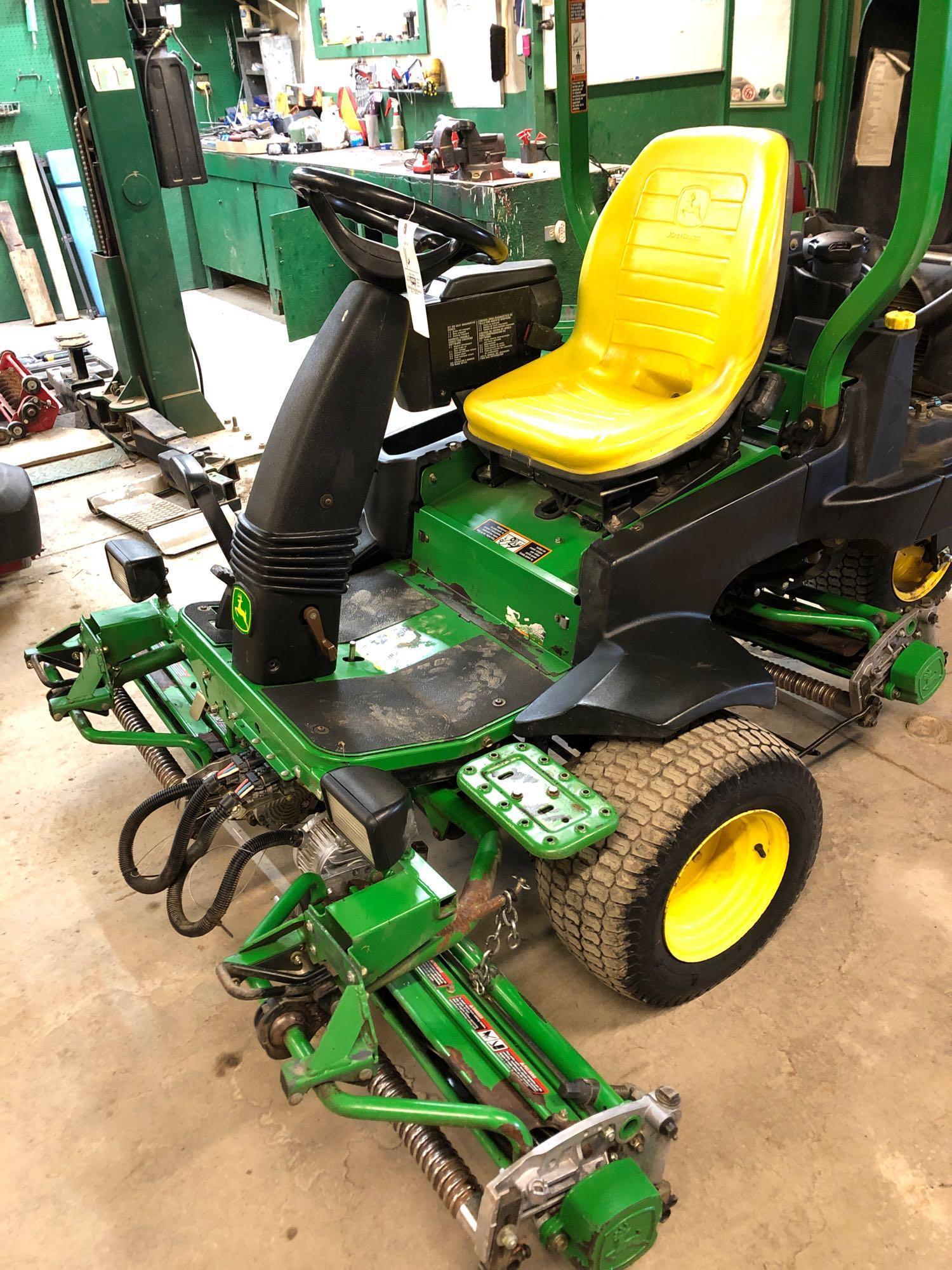 John Deere 2500E, Hybrid E-Cut, tee box mower, 4,943 hrs., liquid cooled gas, hydrostatic, 64" cut