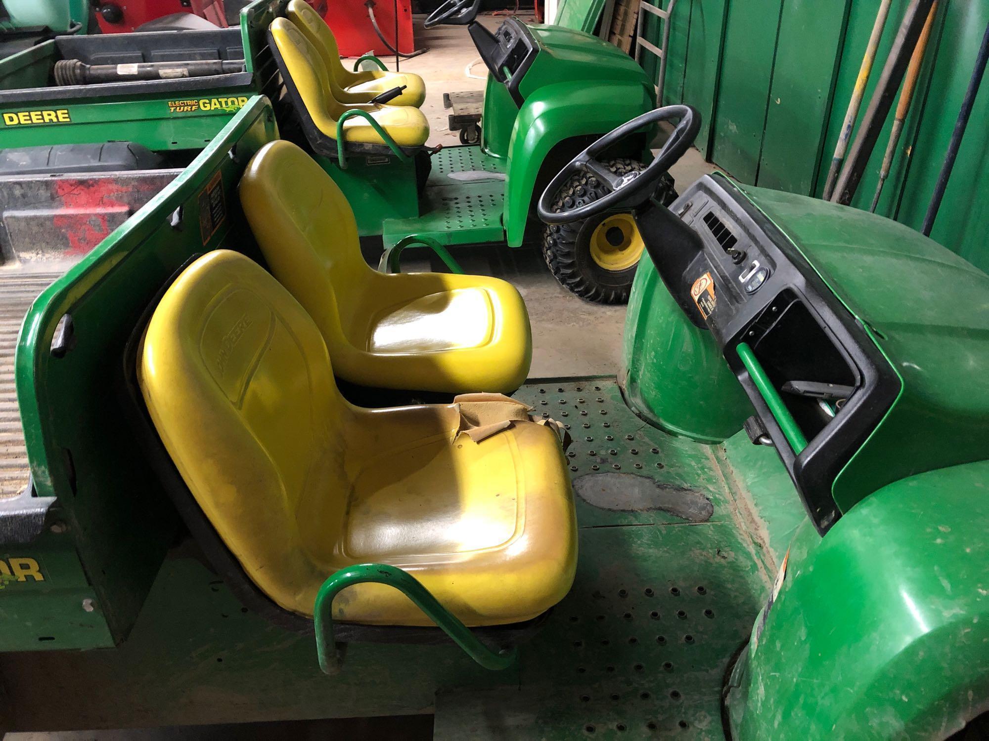 John Deere electric turf gator w/ charger, 1,964 hrs., 43 x 48 electric dump bed