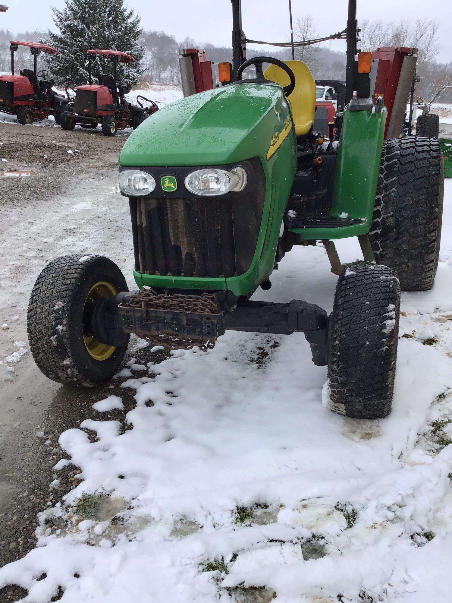 John Deere 4520. 4wd. 3,296 hours. Turf tires. 1 remote. Hydrostatic