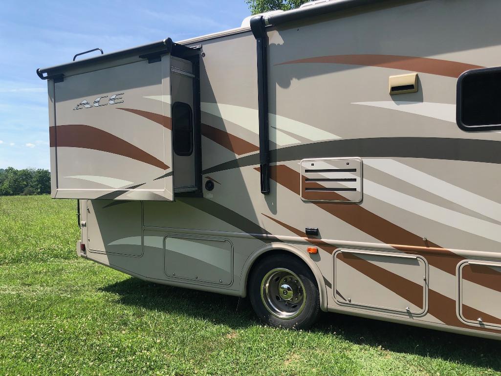 2013 Thor ACE 30.1 Class A Motor Home