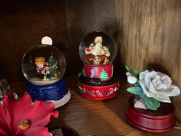 2 pc Capodimonte - snow globes