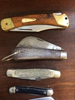 Pocket knives, magnifier