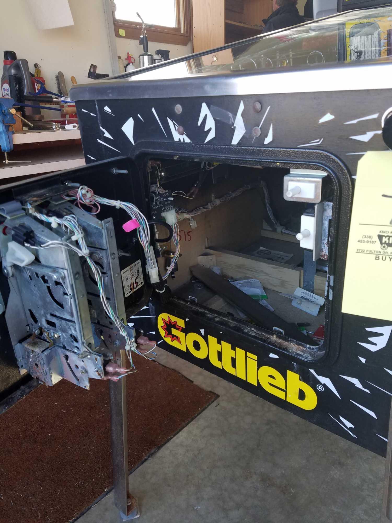 Gottlieb Shaq attaq pinball machine