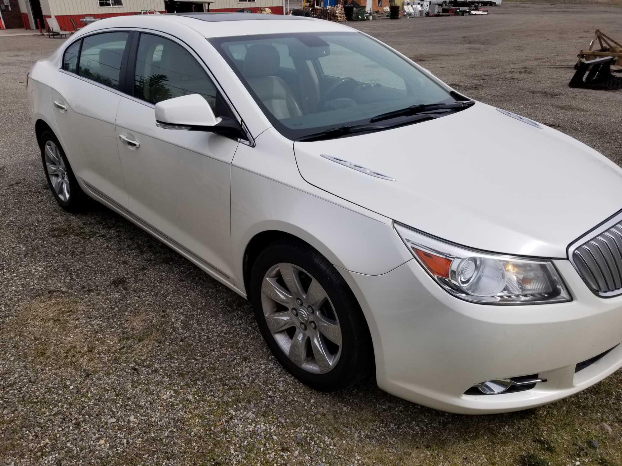 2010 Buick LaCrosse, leather, loaded, sunroof