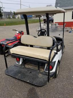 Yamaha elec. golf cart, with charger, 4 seater, needs batteries, 48volt, runs good