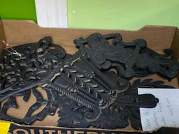 Cast iron trivets 1 flat