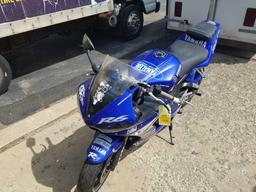 2004 Yamaha YZFR6 motorcycle