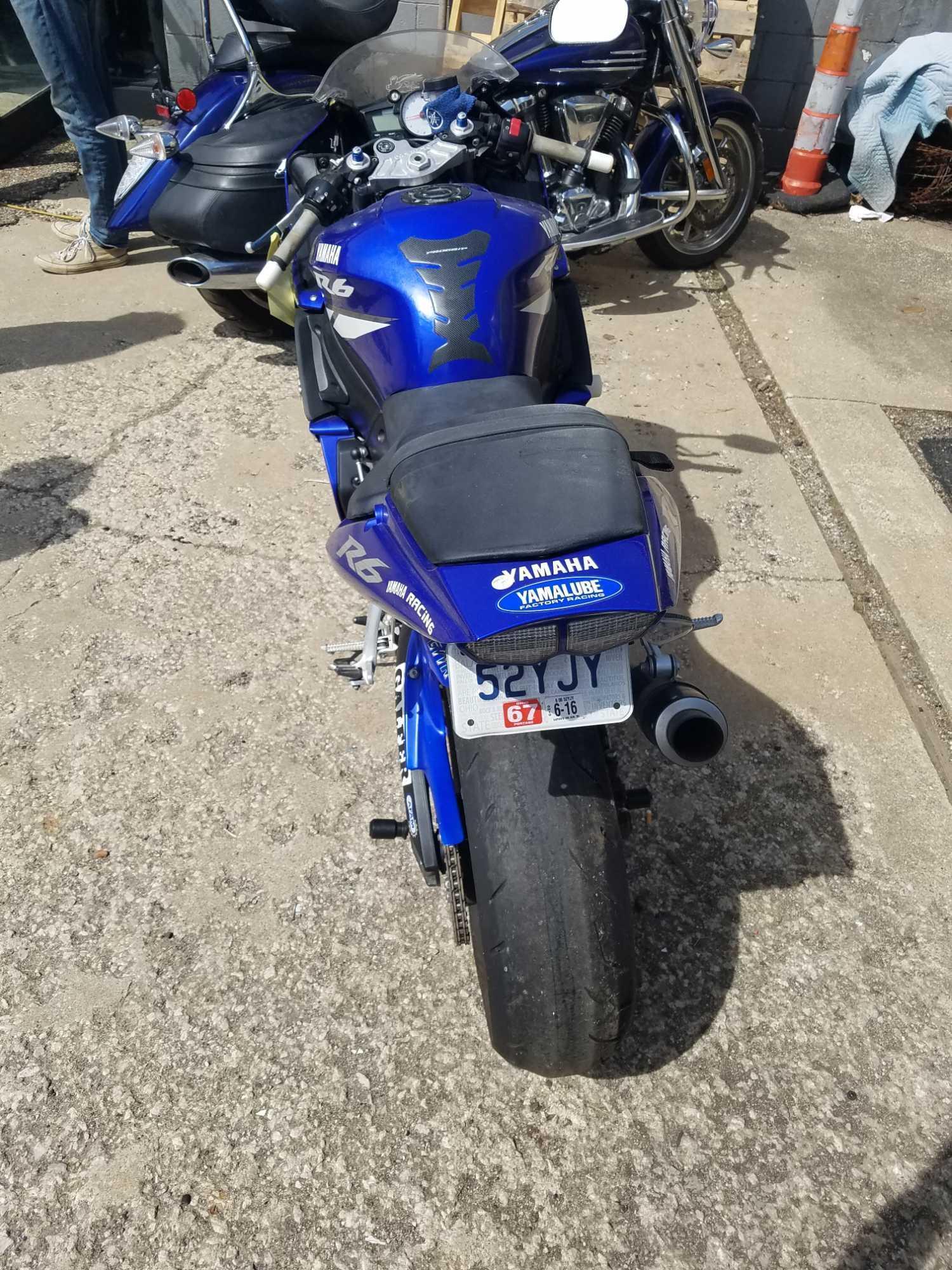 2004 Yamaha YZFR6 motorcycle