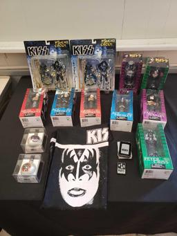 KISS collector lot (McFarlane collector statuettes, zippo, ornaments)