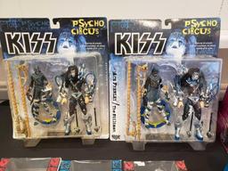 KISS collector lot (McFarlane collector statuettes, zippo, ornaments)