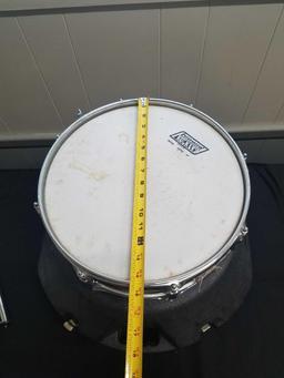 Ludwig 1970s, 8 lug, 14inch, snare drum with hard case and accessories