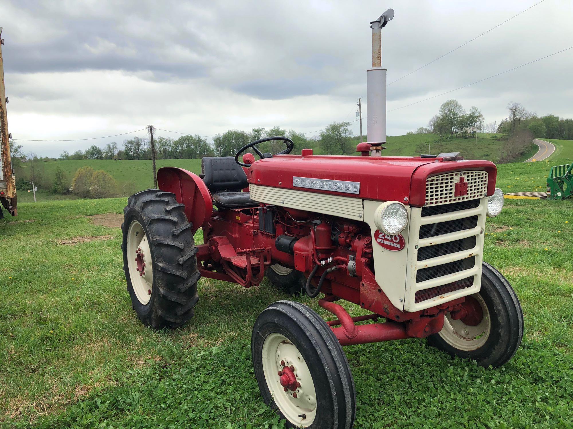 International 240 utility Tractor