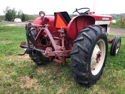 International 240 utility Tractor