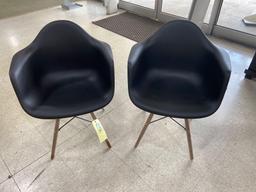 (2) Retro Black Dining Chairs