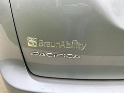 2017 Chrysler Pacifica BraunAbility Van 3,512 miles