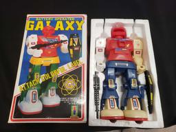 Space toys lot Robots and gun