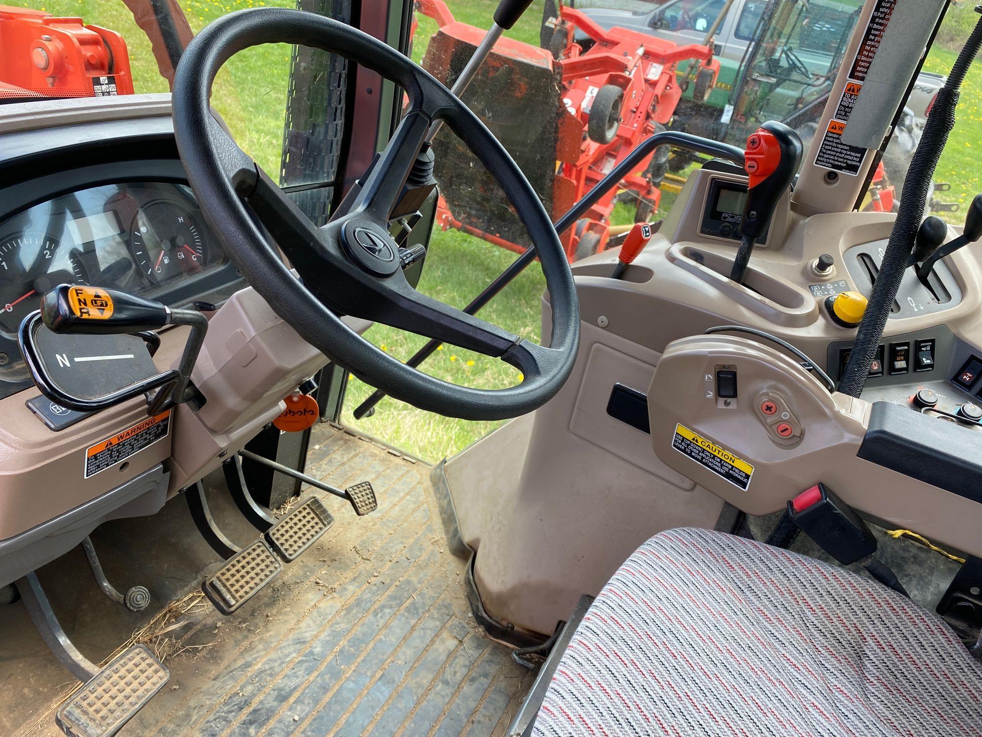 Kubota MX135 tractor with LA2253 loader