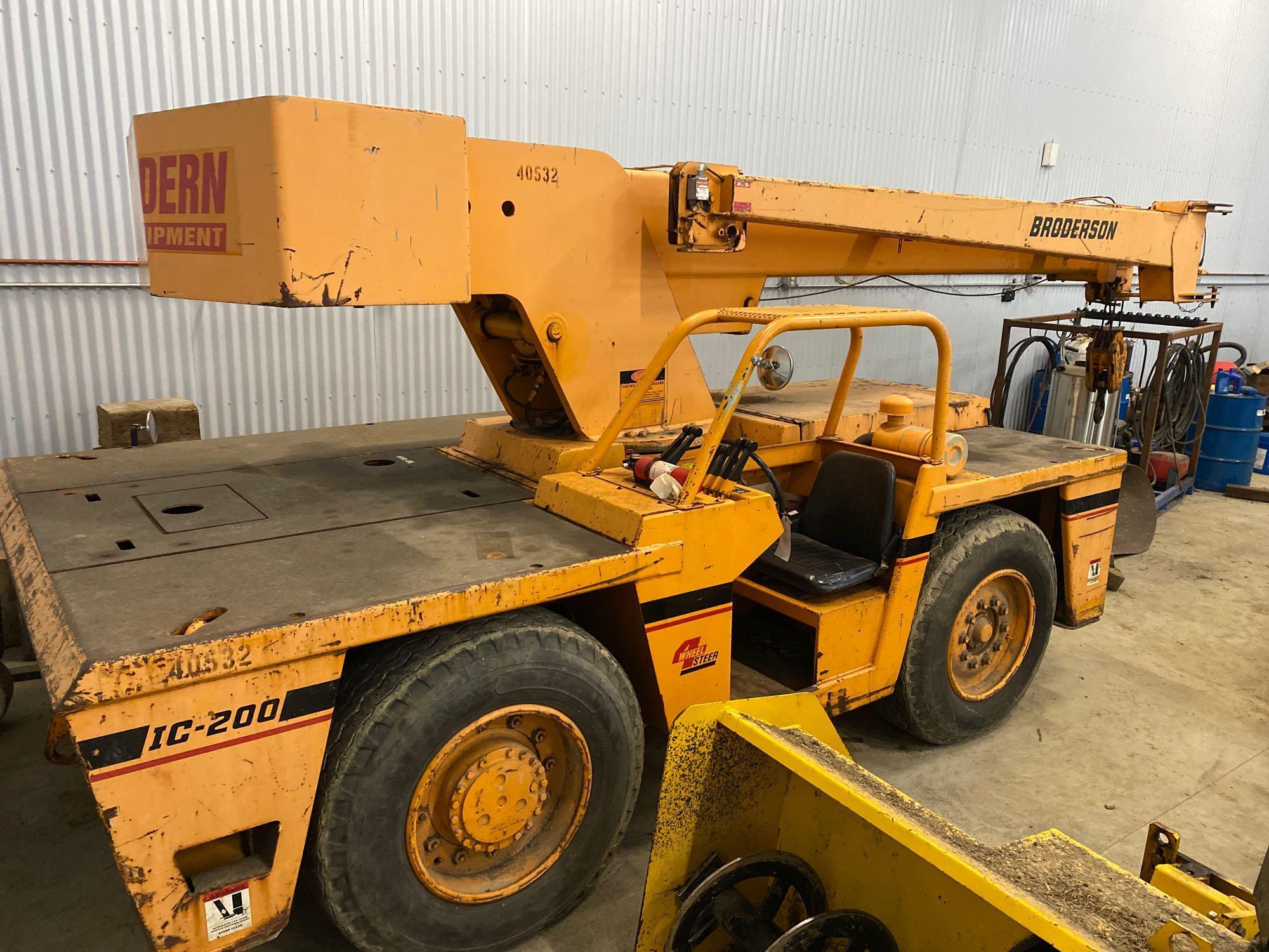 Broderson IC-200 rubber tire crane