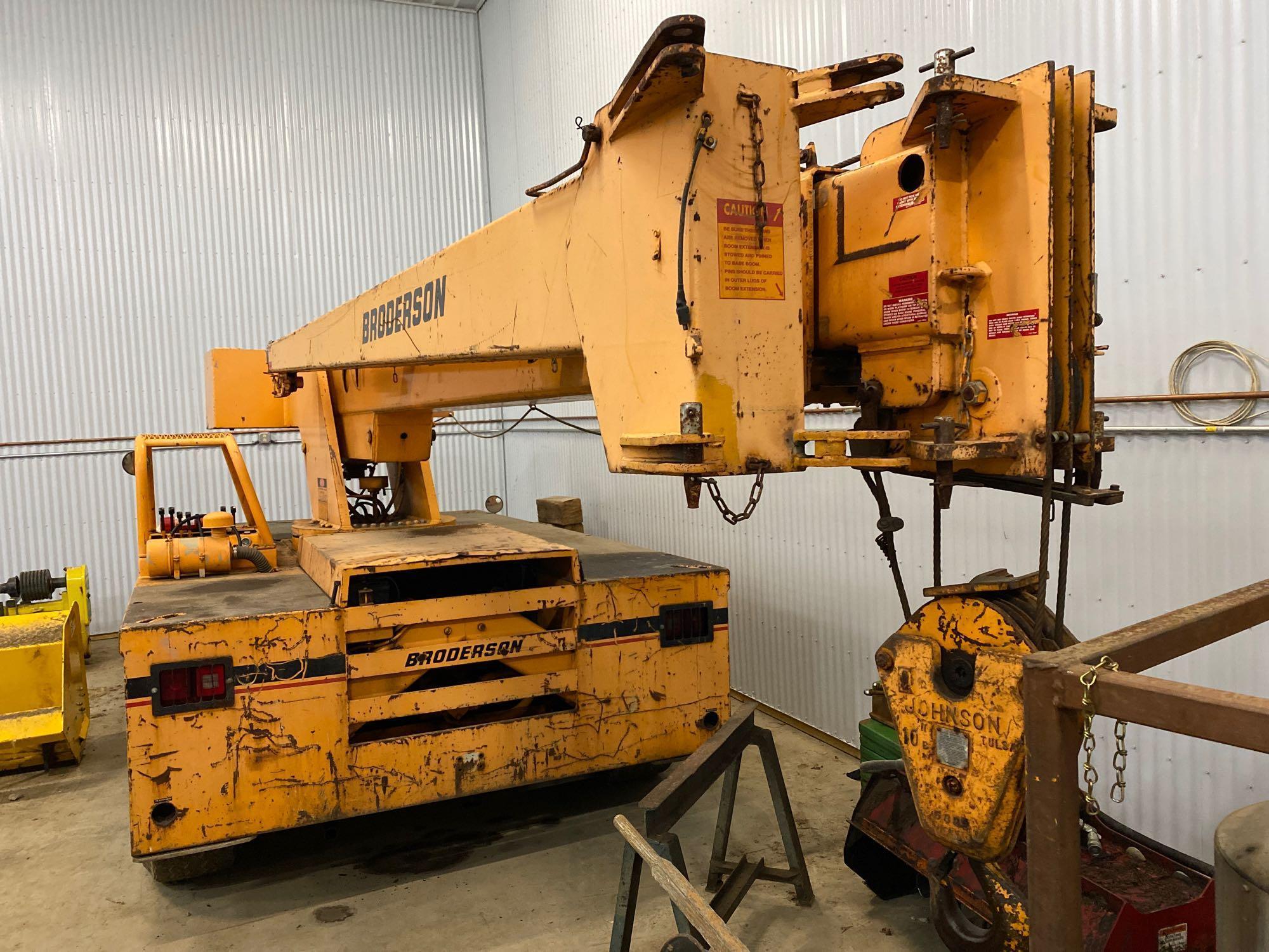 Broderson IC-200 rubber tire crane