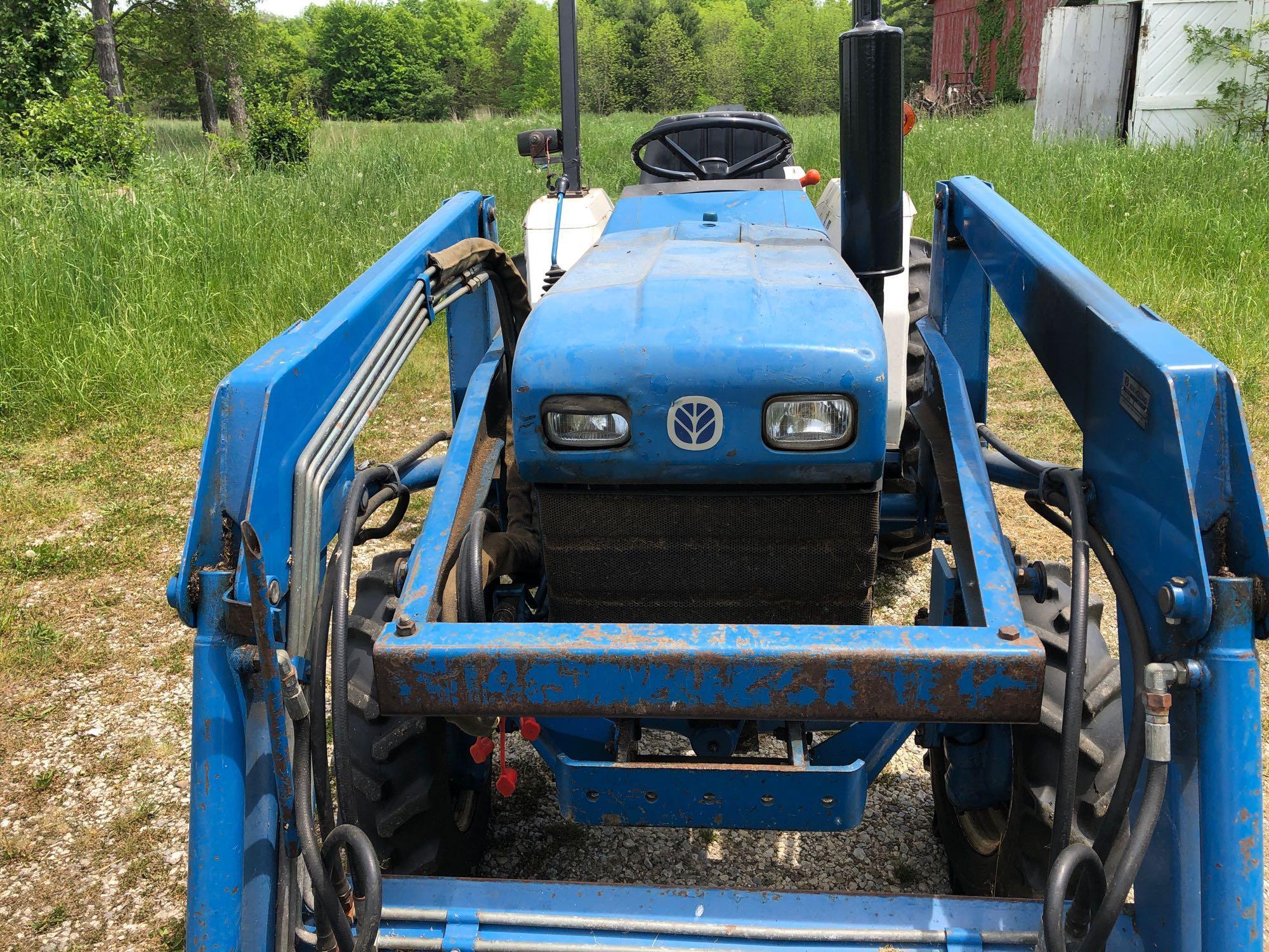 1996 New Holland 1520 tractor w/ loader