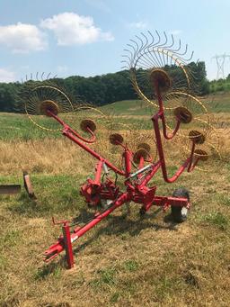 Tonutti RTP-8 Carted hay rake - hydrolic folding arms