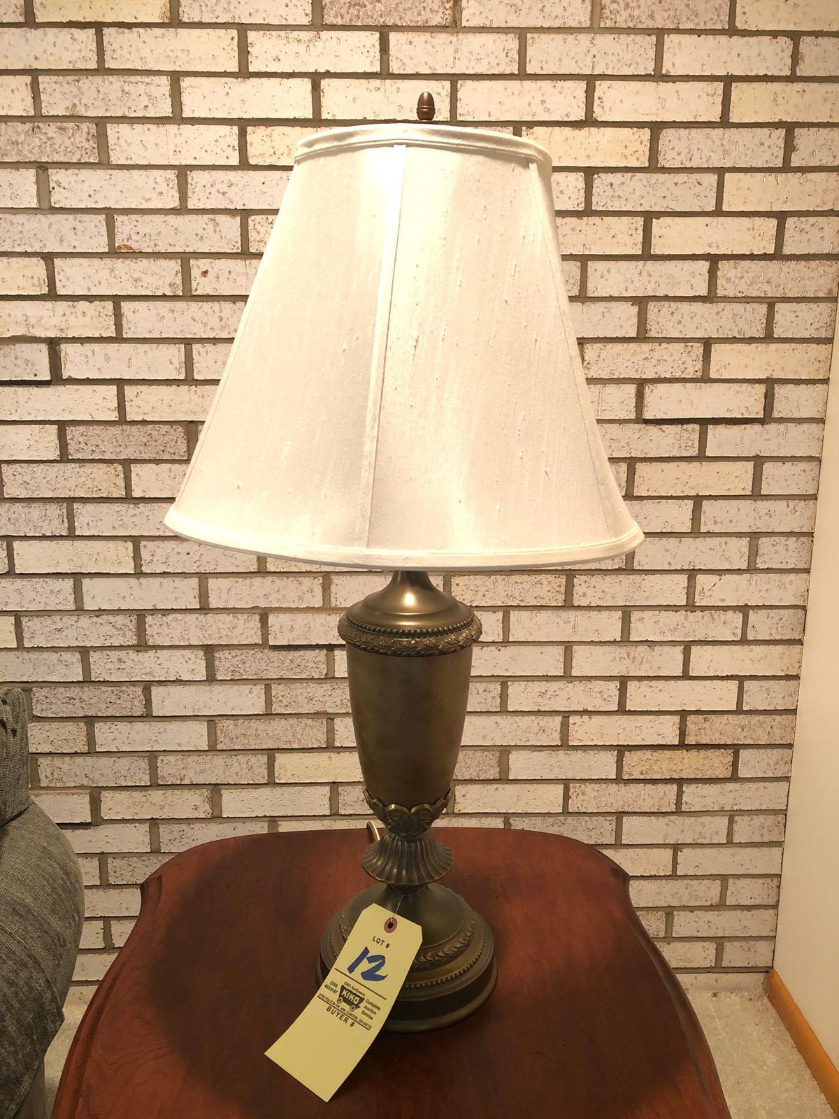 (2) lamps