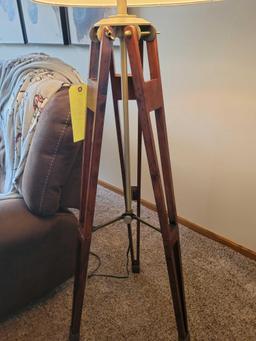 Modern decorative tripod floor lamp