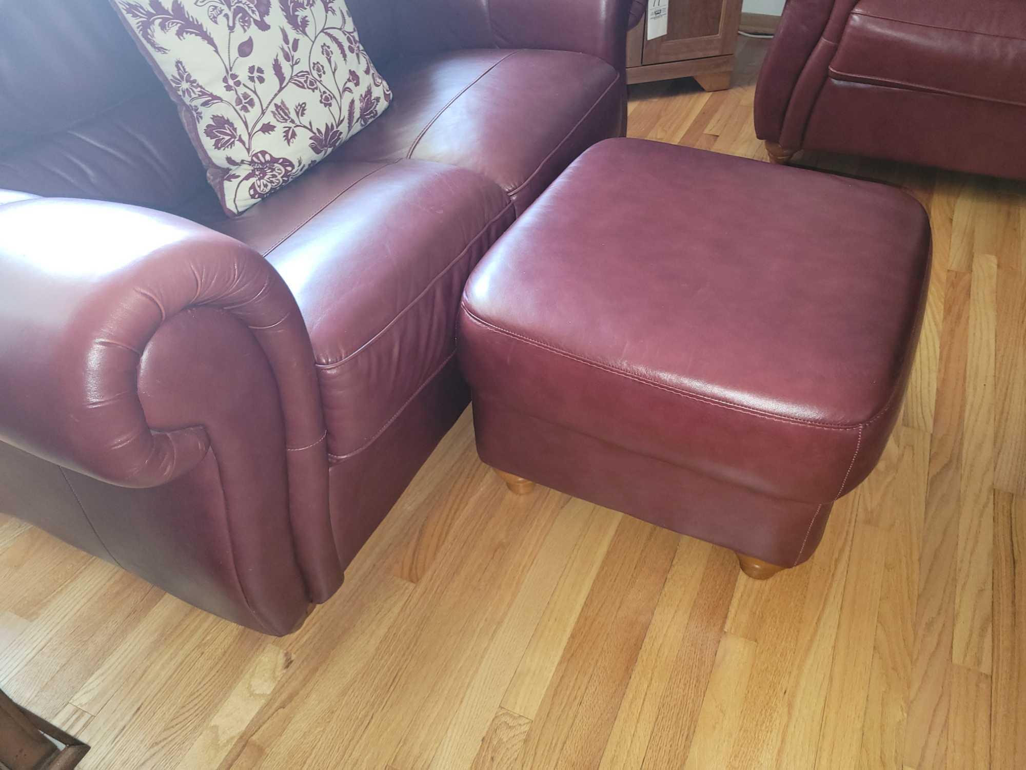 3 piece leather sofa set, couch loveseat and ottoman, good condition