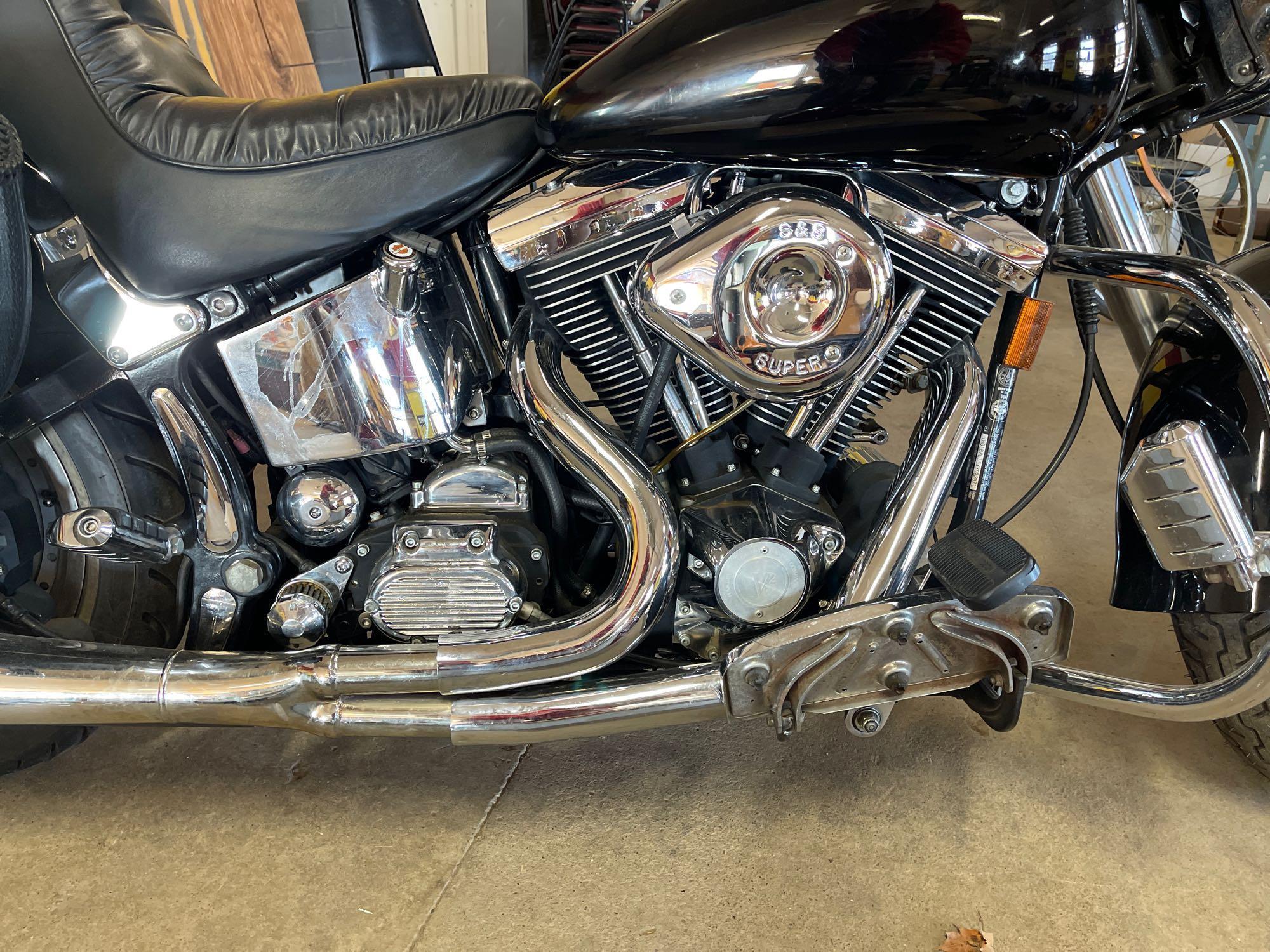 1999 Harley Davidson softail custom. Lots of upgrades. Runs. Odometer discrepancy, motorcycle shows