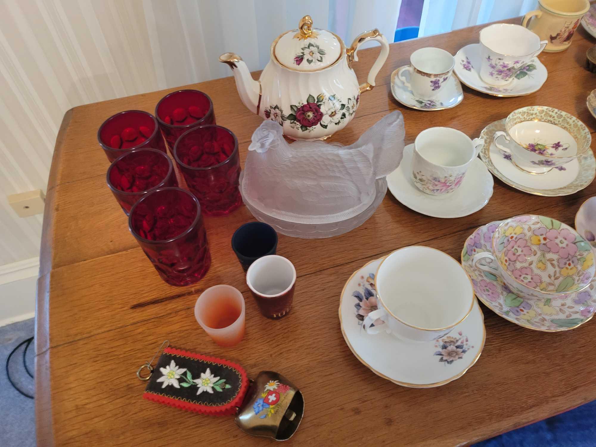 Cups and saucers, red tumblers, covered hen, sadler teapot