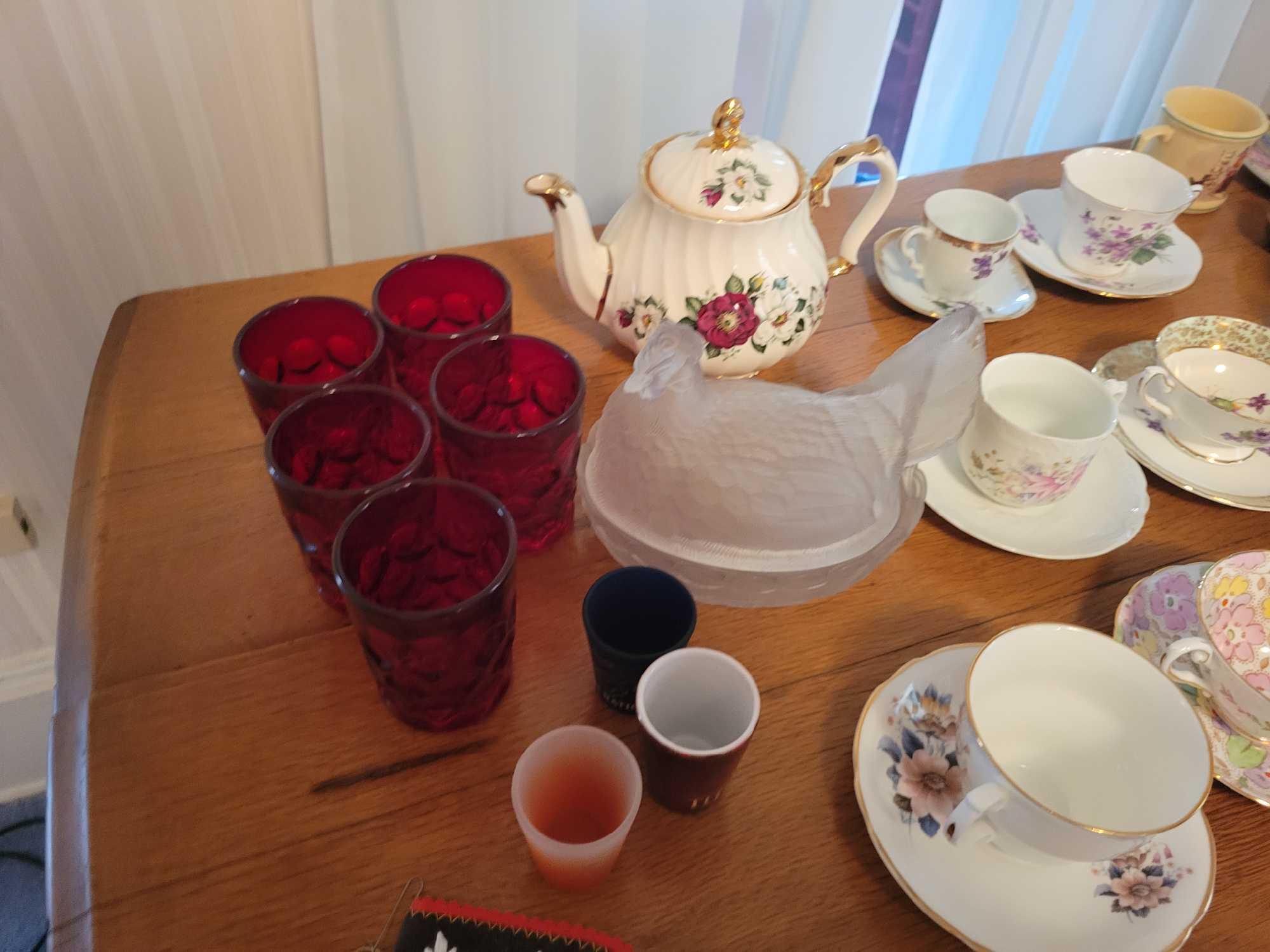 Cups and saucers, red tumblers, covered hen, sadler teapot