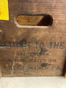 Vintage Saegertown ginger ale crate