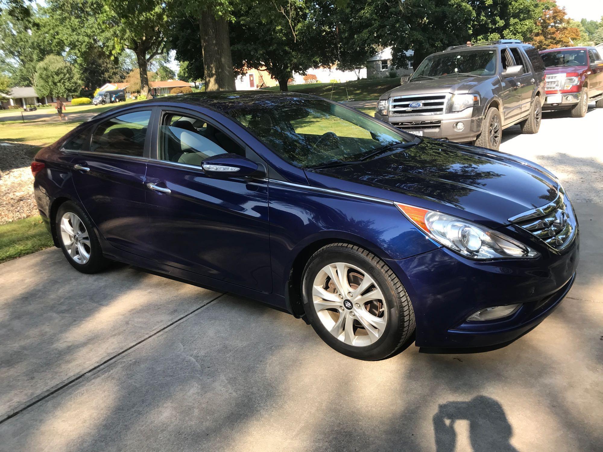 2011 Hyundai Sonata Limited - leather seats - nav system - only 82,610mi - sun roof -