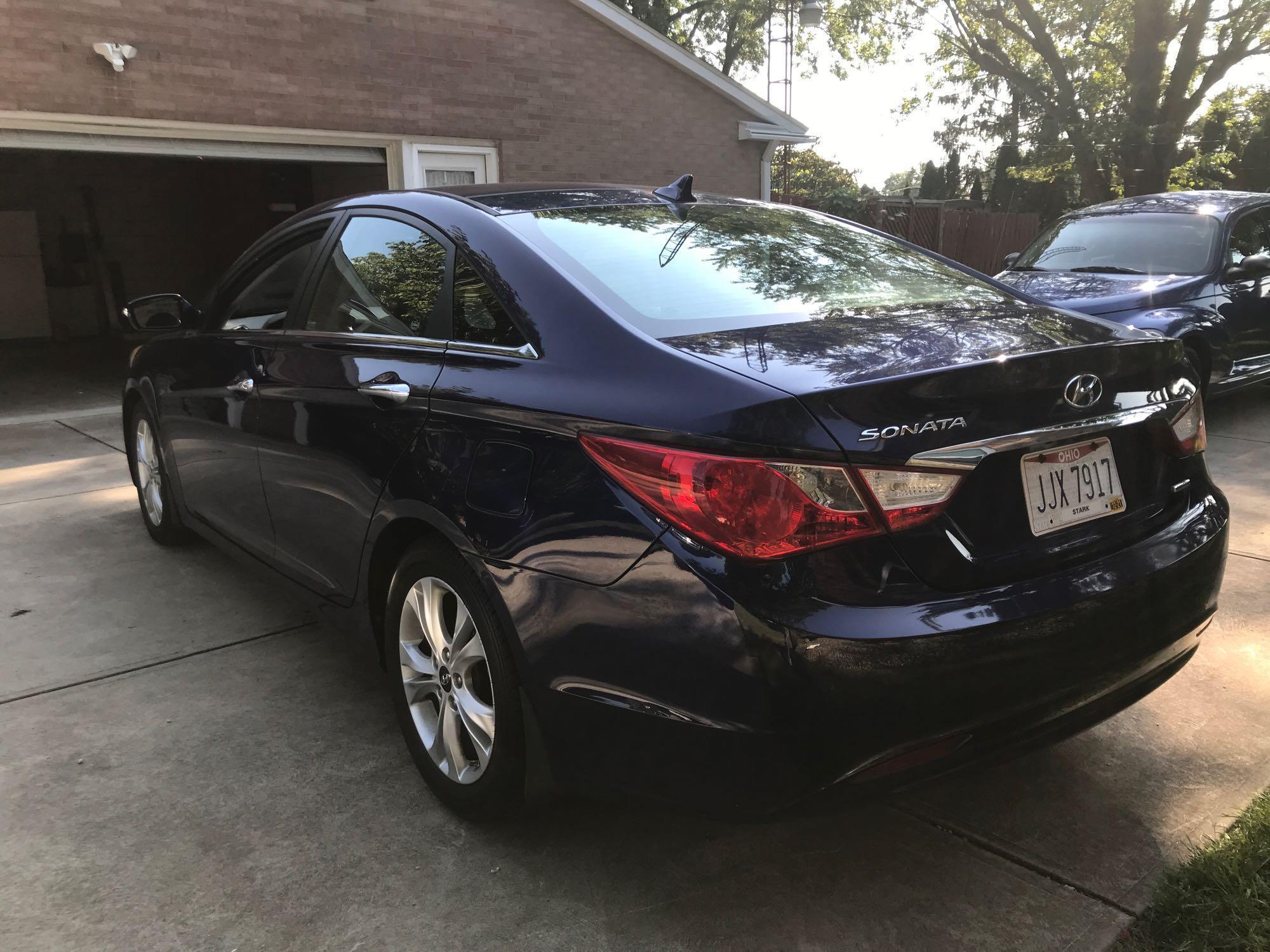 2011 Hyundai Sonata Limited - leather seats - nav system - only 82,610mi - sun roof -