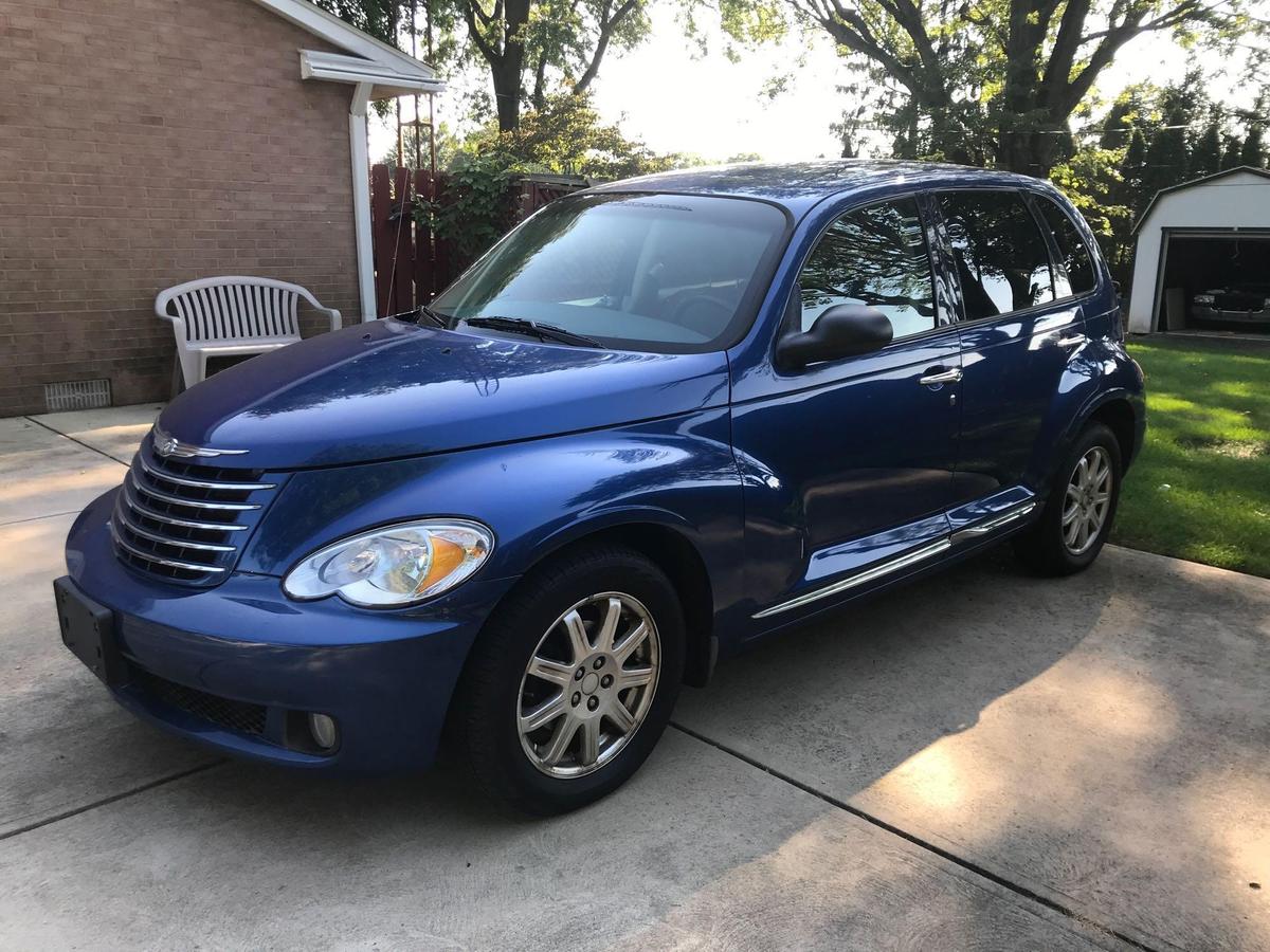 2010 Chrysler OT Cruiser - cloth interior - shows some rust around fenders - only 82,106 mi