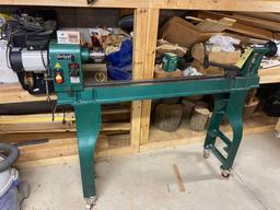 Grizzly model G0462 variable speed wood lathe