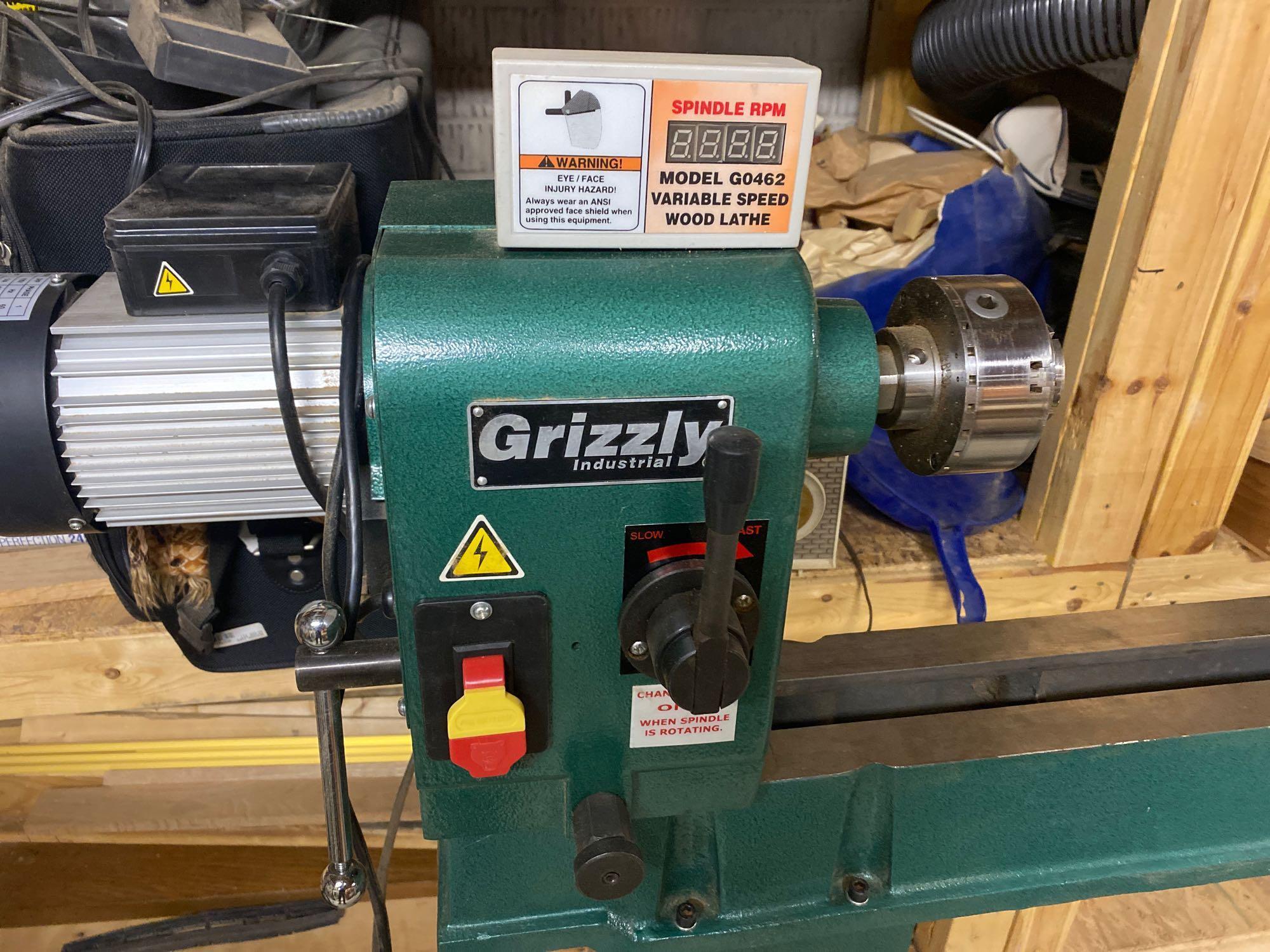 Grizzly model G0462 variable speed wood lathe