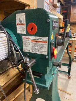 Grizzly model G0462 variable speed wood lathe