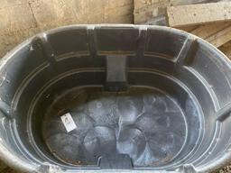 New Rubbermaid 150 gal water tub